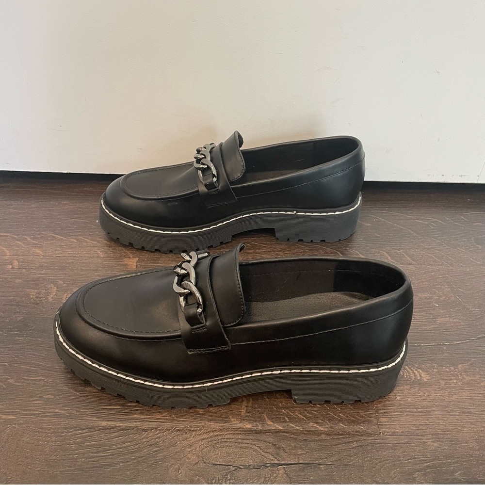 SM New York Women’s Black Loafers with Metallic Chain - Picture 4 of 9